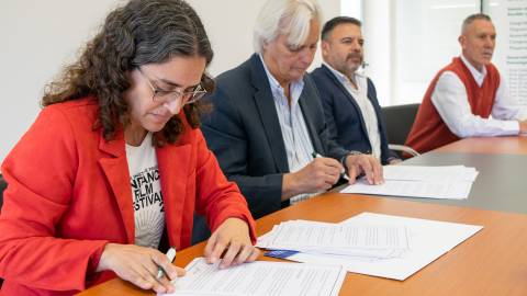 Pampetrol SAPEM firma contrato para la construcción de Parque Fotovoltaico